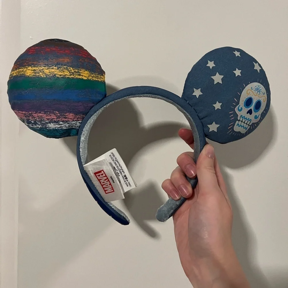 BNWOT Disney America Chavez Mickey Ears